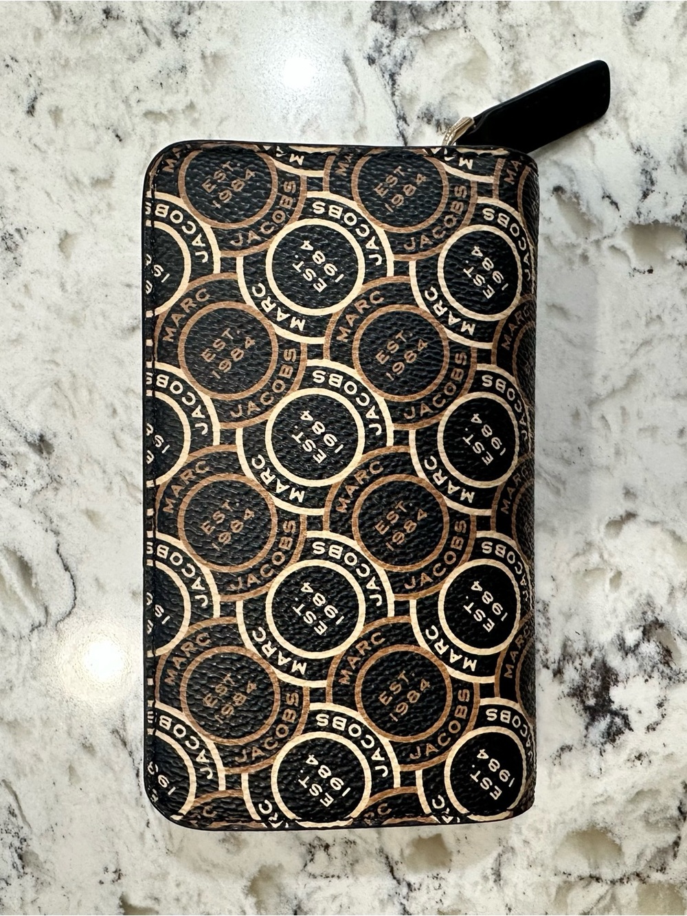 Marc Jacobs Black & Brown Logo Zip Wallet-like new!